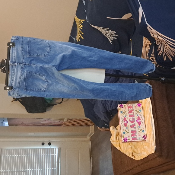 3PC BUNDLE WITH JEANS AND 2 BLOUSES - Picture 5 of 11
